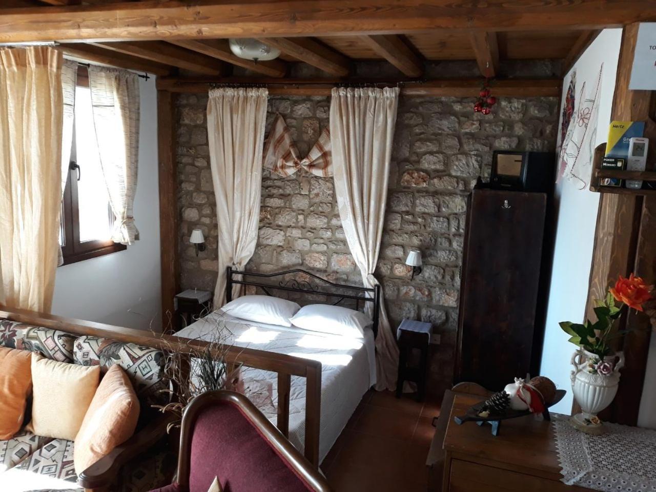 To Stolidi Tis Psinthou Feriehus Psinthos